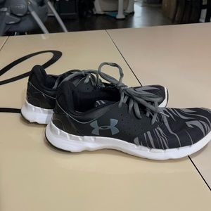 Under armor tennis shoes